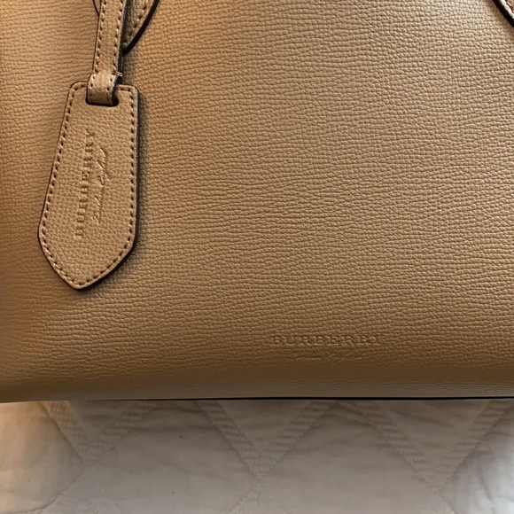 REVERSIBLE BURBERRY SMALL TOTE - Picture 2 of 7